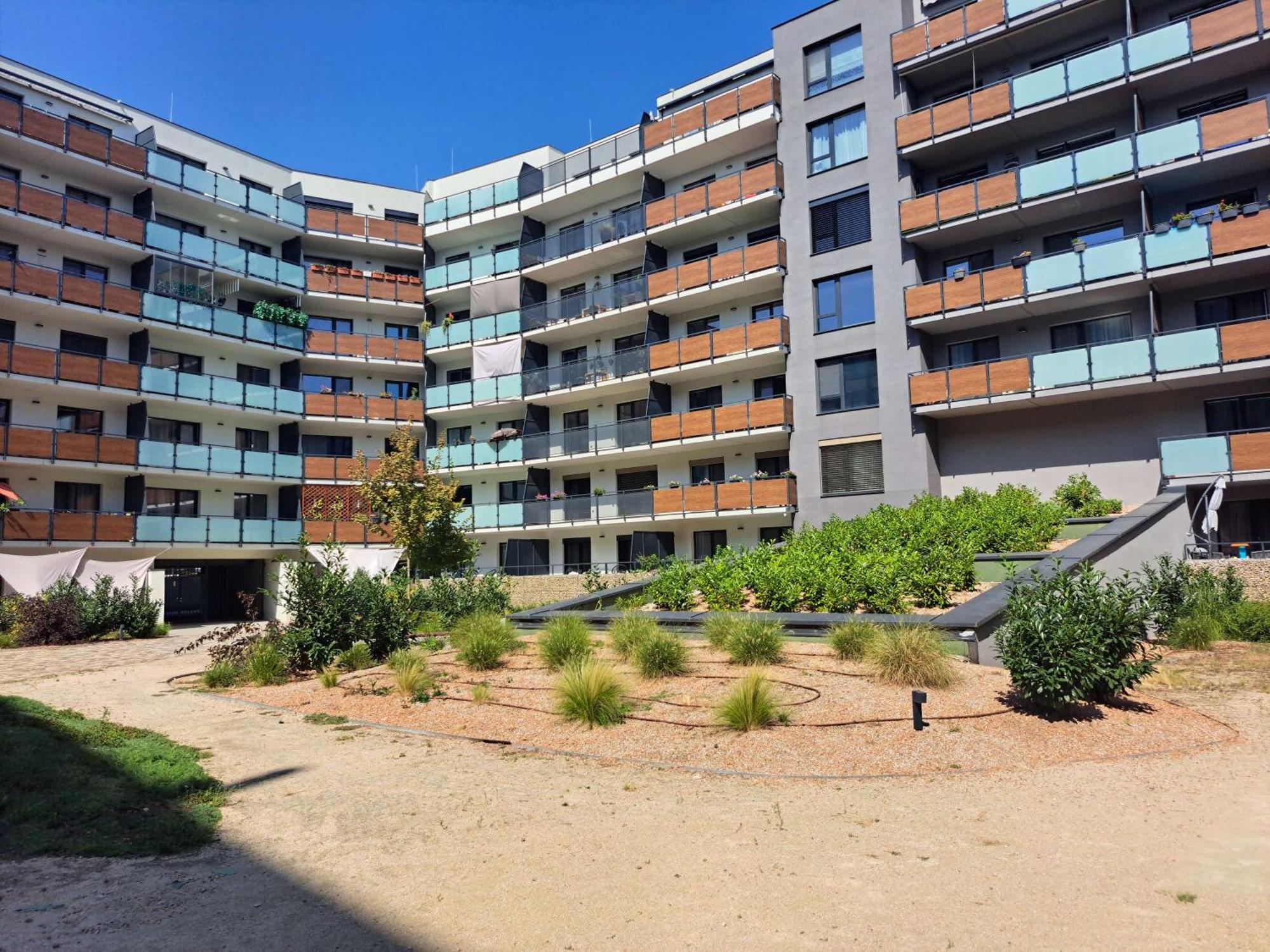 Taban Halifax Apartment - City Center & Free Parking Nitra Exterior photo
